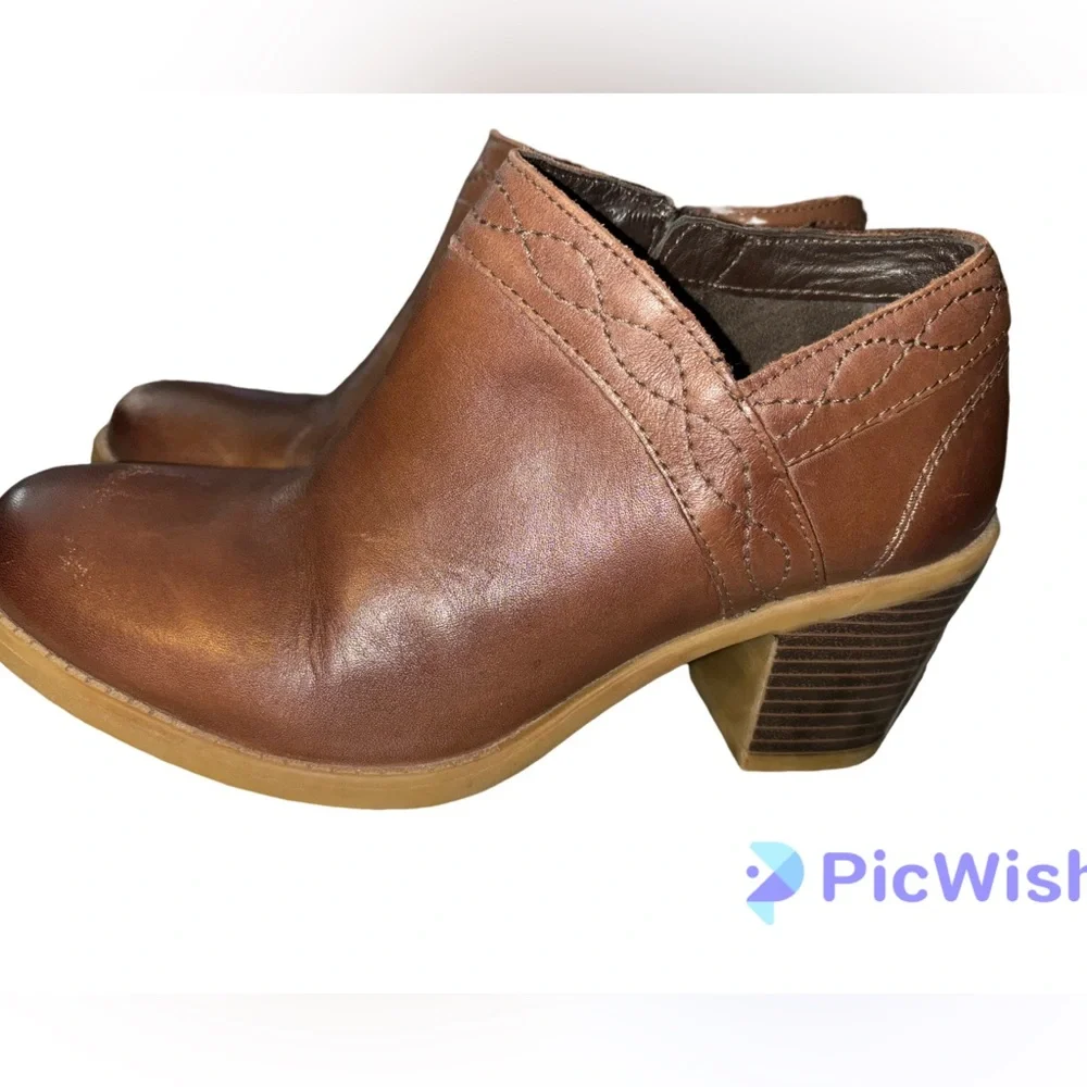 Earth Lina Austin Womans 9 Camel Cognac Color Ankle Booties